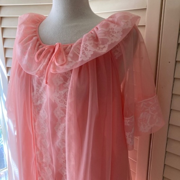 1960's Berkliff Peach Chiffon Peignoir Set - Picture 3 of 15
